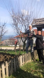 MAHALLEDE SIKILMADIK EL BİRAKMADI