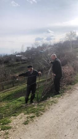 MAHALLEDE SIKILMADIK EL BİRAKMADI