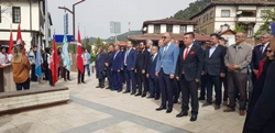 Taraklı'da 23 Nisan Kutlamalarında Çelenk Sunma Töreni Gerçekleştirildi