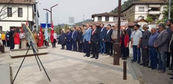 Taraklı'da 23 Nisan Kutlamalarında Çelenk Sunma Töreni Gerçekleştirildi