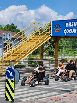 Öğrenciler Trafik Park'ta