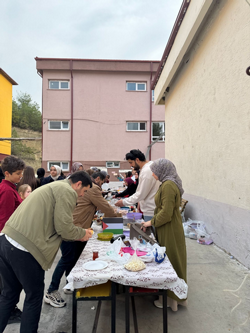 Taraklı İmam Hatip Ortaokulu’ndan “ÇEDES Gazze İçin Seferber” Kermesi