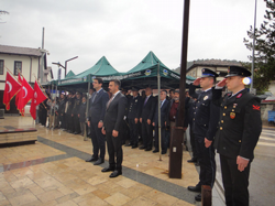 Taraklı’da 29 Ekim Cumhuriyet Bayramı Çelenk Sunma Töreni Düzenlendi