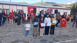 Dereceye giren öğrencilere ödülleri, verildi.