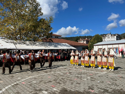 Bayram Coşkusu Taraklı’da Halk Oyunlarıyla Renklendi