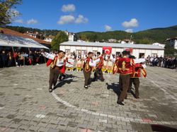 Bayram Coşkusu Taraklı’da Halk Oyunlarıyla Renklendi