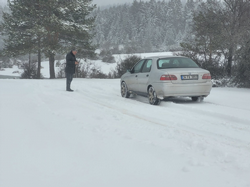 Kar Yağışı Karagöl Yaylası’nı Beyaza Bürüdü