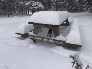 Taraklı Karagöl Yaylası’nda Kar Kalınlığı 40 Santimetreyi Buldu