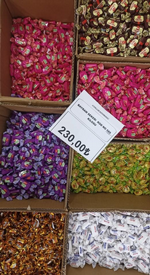 Rengarenk şekerler tezgahlarda: