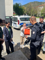Taraklı İmam Hatip Ortaokulu Öğrencilerinden Emniyet Amirliğine 23 Nisan Ziyareti