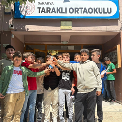Taraklı Ortaokulu’nda Karne ve Kupa Sevinci
