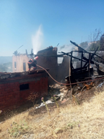 Taraklı Alballar Mahallesi'nde Ahşap Evde Yangın: Mahallede Panik Yaşandı