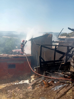 Taraklı Alballar Mahallesi'nde Ahşap Evde Yangın: Mahallede Panik Yaşandı