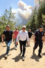 Taraklı’da Orman Yangını :Sakarya Valisi Rahmi Doğan, Yangın Bölgesinde Çalışmaları Yerinde Koordine Ediyor