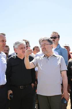 Tarım ve Orman Bakanı İbrahim Yumaklı yangın bölgesinde