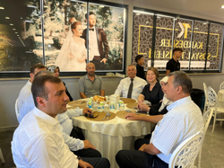 Manav Ahmet Oğlunu Evlendirdi