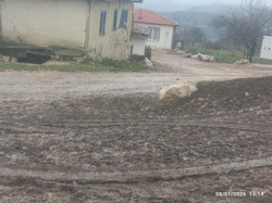 Gülveren Sokak’ta Çamur Çilesi: Mahalle Sakinleri Asfalt İstiyor