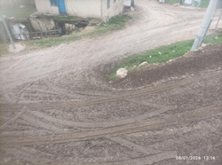 Gülveren Sokak’ta Çamur Çilesi: Mahalle Sakinleri Asfalt İstiyor