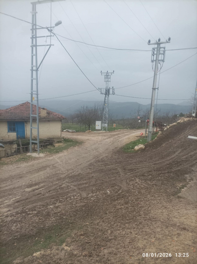 Gülveren Sokak’ta Çamur Çilesi: Mahalle Sakinleri Asfalt İstiyor