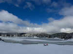 Karagöl Yaylası'ndaki göletin yüzeyi buz tuttu
