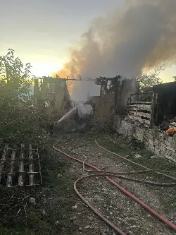 Ahşap Ev Yangında Kullanılamaz Hale Geldi