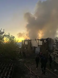 Ahşap Ev Yangında Kullanılamaz Hale Geldi