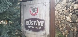 Rüştiye Meydanı Bakımsızlığa Terk Edildi