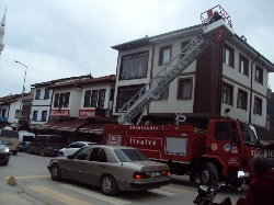 Çatıda Mahsur Kalan Kedi Kurtarıldı