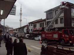 Çatıda Mahsur Kalan Kedi Kurtarıldı