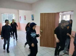 Taraklı Ortaokulunda Deprem Tatbikatı