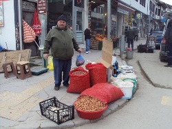 Arpacık Soğan Pazara İndi