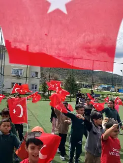 Coşkulu Bayrak Yürüyüşü