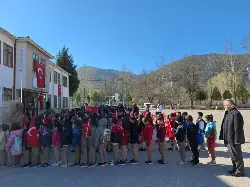 Okul Bahçelerinde Bayrak Coşkusu