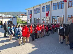 Okul Bahçelerinde Bayrak Coşkusu