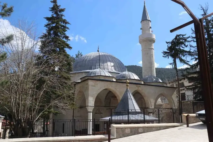 508 yıllık cami tarihe tanıklık etmeye devam ediyor