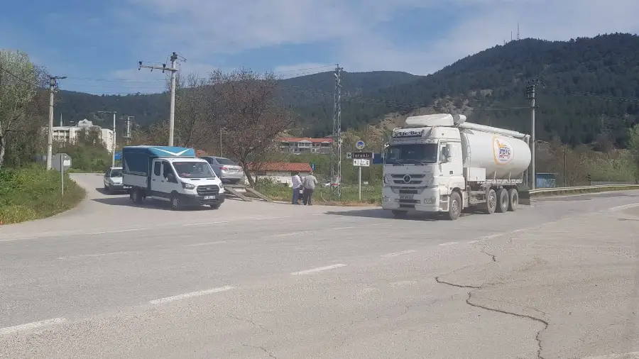 Taraklı Kavşağında Kaza Tehlikesi