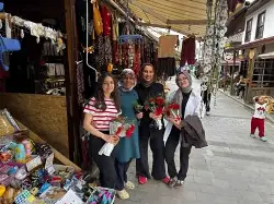 Taraklı Sokaklarında Güller Açtı