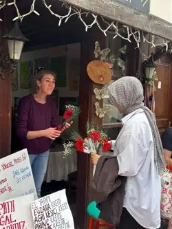 Taraklı Sokaklarında Güller Açtı