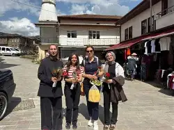Taraklı Sokaklarında Güller Açtı