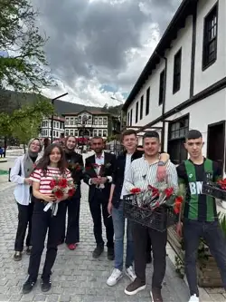 Taraklı Sokaklarında Güller Açtı