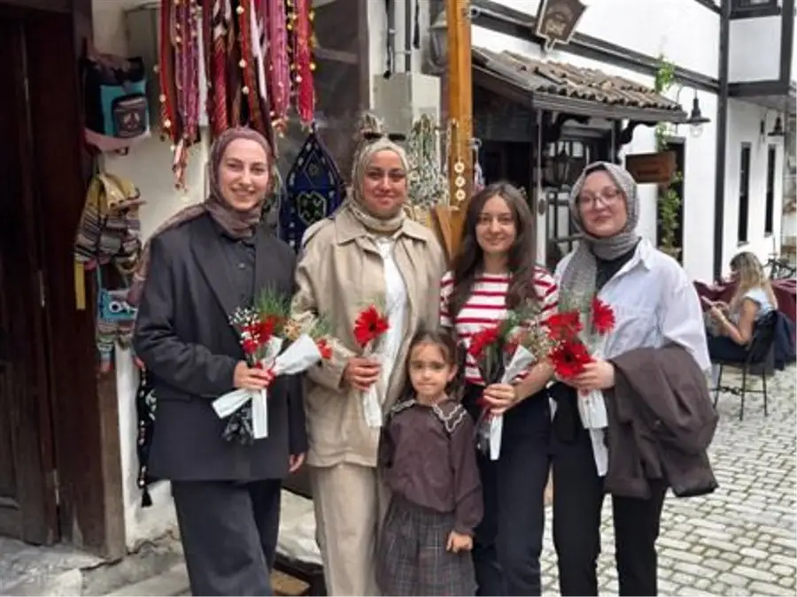 Taraklı Sokaklarında Güller Açtı