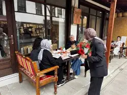 Taraklı Sokaklarında Güller Açtı