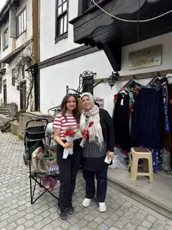 Taraklı Sokaklarında Güller Açtı