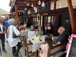 Taraklı Sokaklarında Güller Açtı