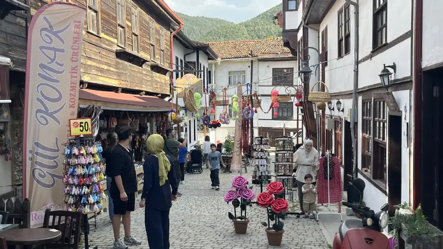 Taraklı'da Bayram Yoğunluğu Esnafı Güldürdü
