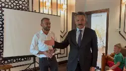 Pilavcı'dan Kur'an Kursu Öğrencisine Umre Hediyesi