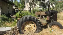 Tarihe Tanıklık Eden Kaderine Terk Edilmiş Traktör