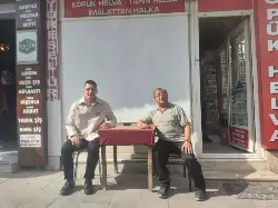 Eski futbolcu, AK Parti MKYK Üyesi Mesut Özil,Taraklı’da ziyaretlerde bulundu