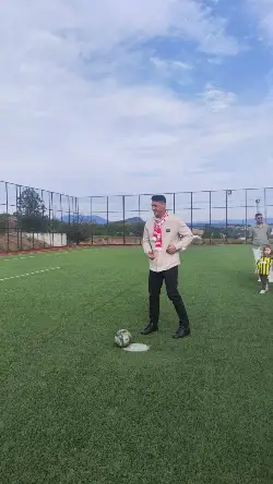 Eski futbolcu, AK Parti MKYK Üyesi Mesut Özil,Taraklı’da ziyaretlerde bulundu