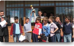 Atatürk İlkokulunda 4/A sınıfı Futbol takımı şampiyon oldu.